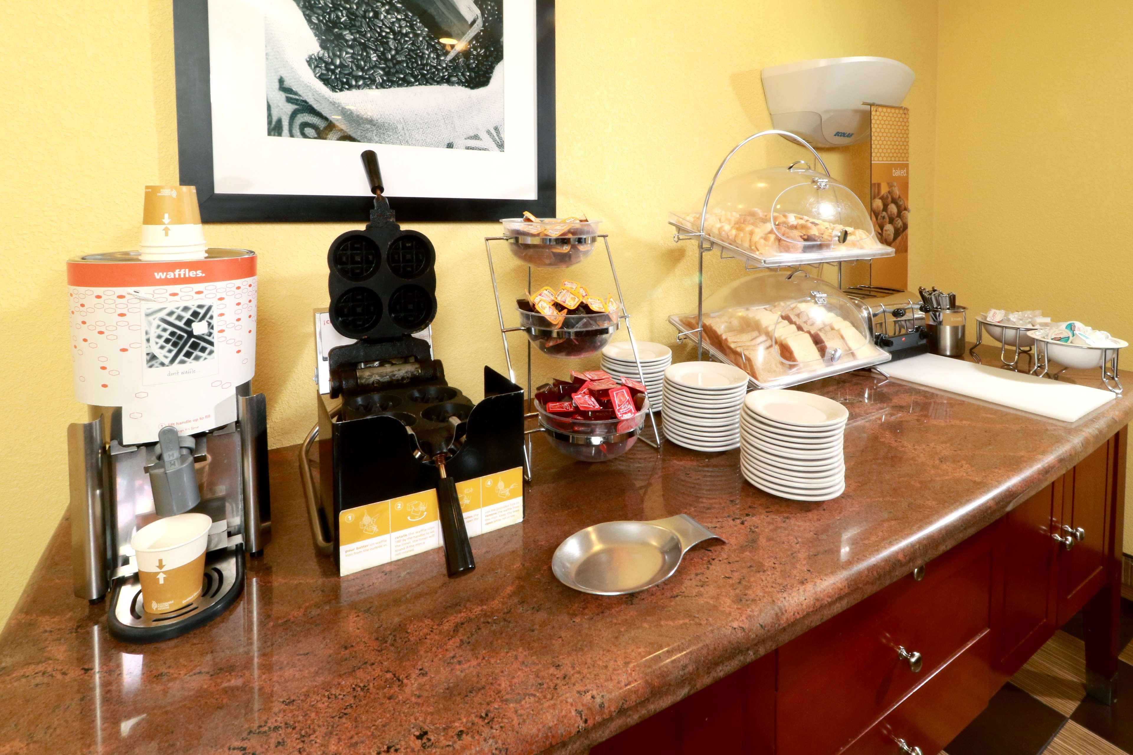 Hampton Inn By Hilton Guadalajara-Aeropuerto Las Pintas Ngoại thất bức ảnh