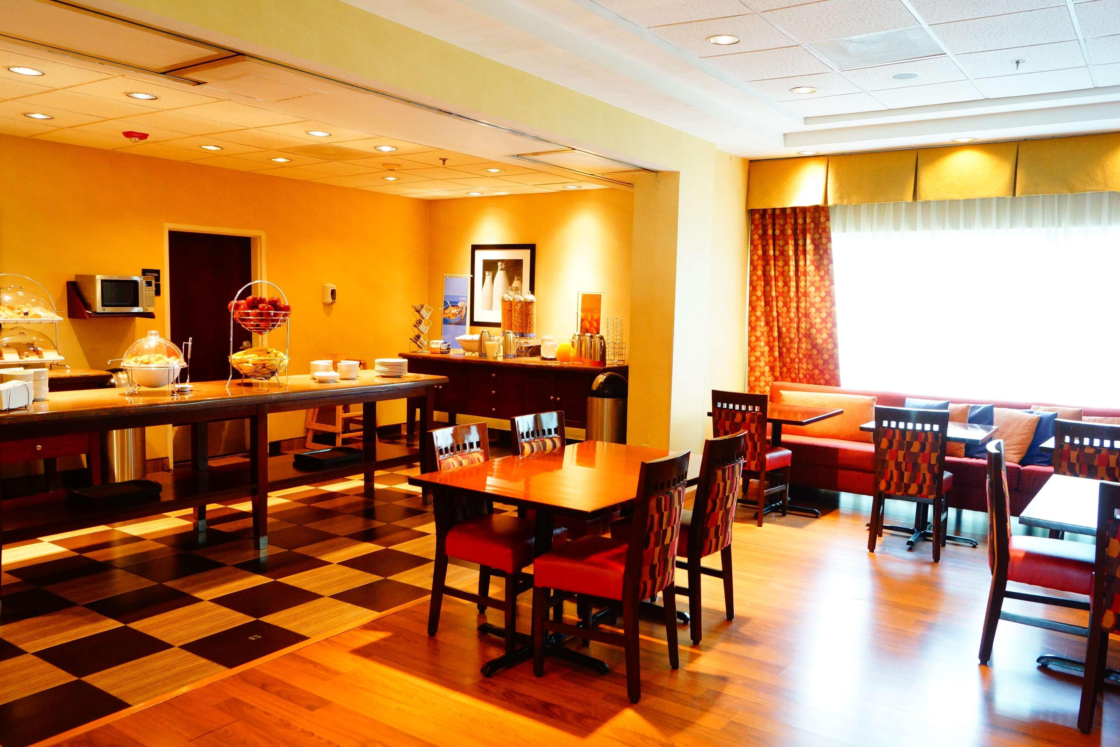 Hampton Inn By Hilton Guadalajara-Aeropuerto Las Pintas Ngoại thất bức ảnh