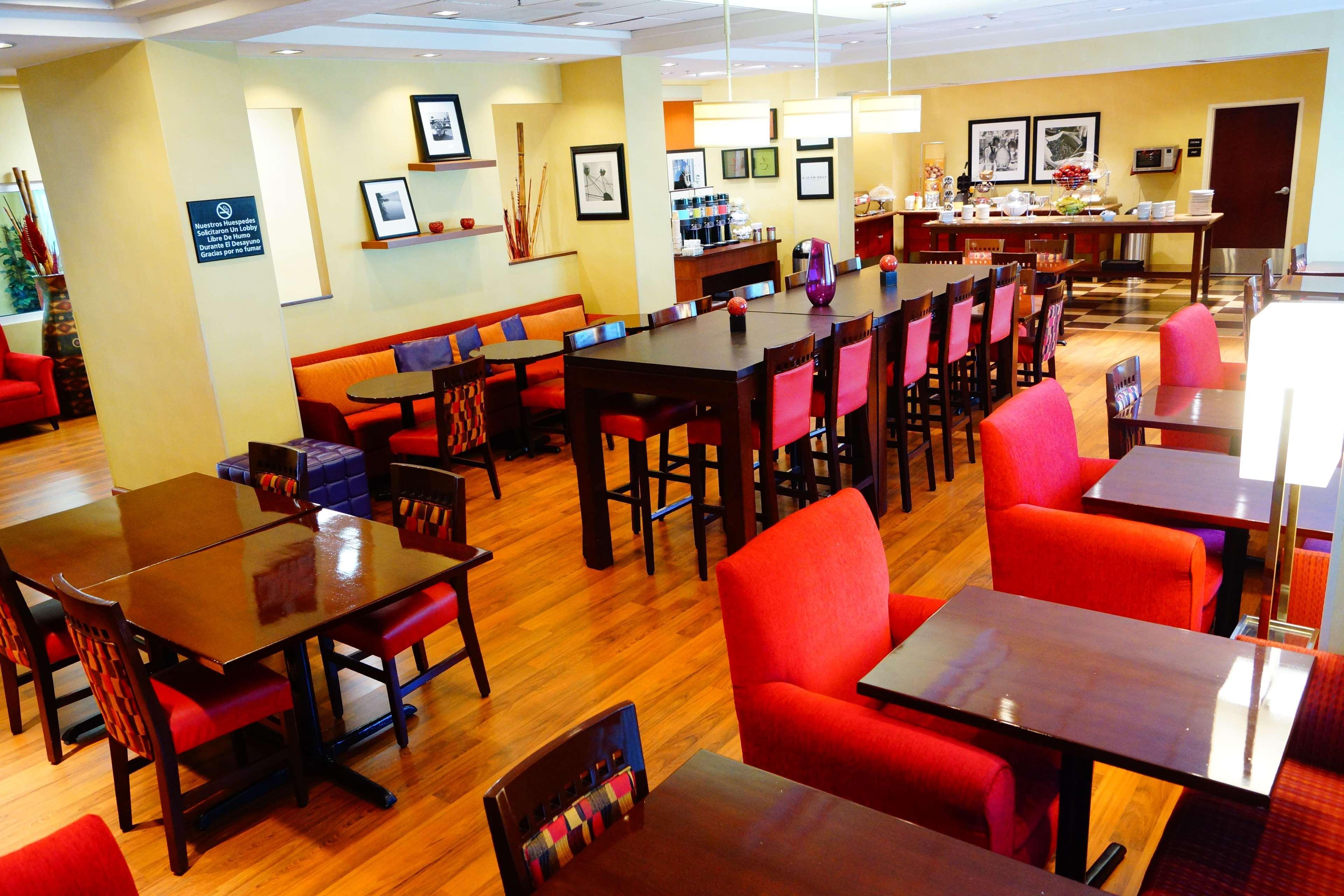 Hampton Inn By Hilton Guadalajara-Aeropuerto Las Pintas Ngoại thất bức ảnh