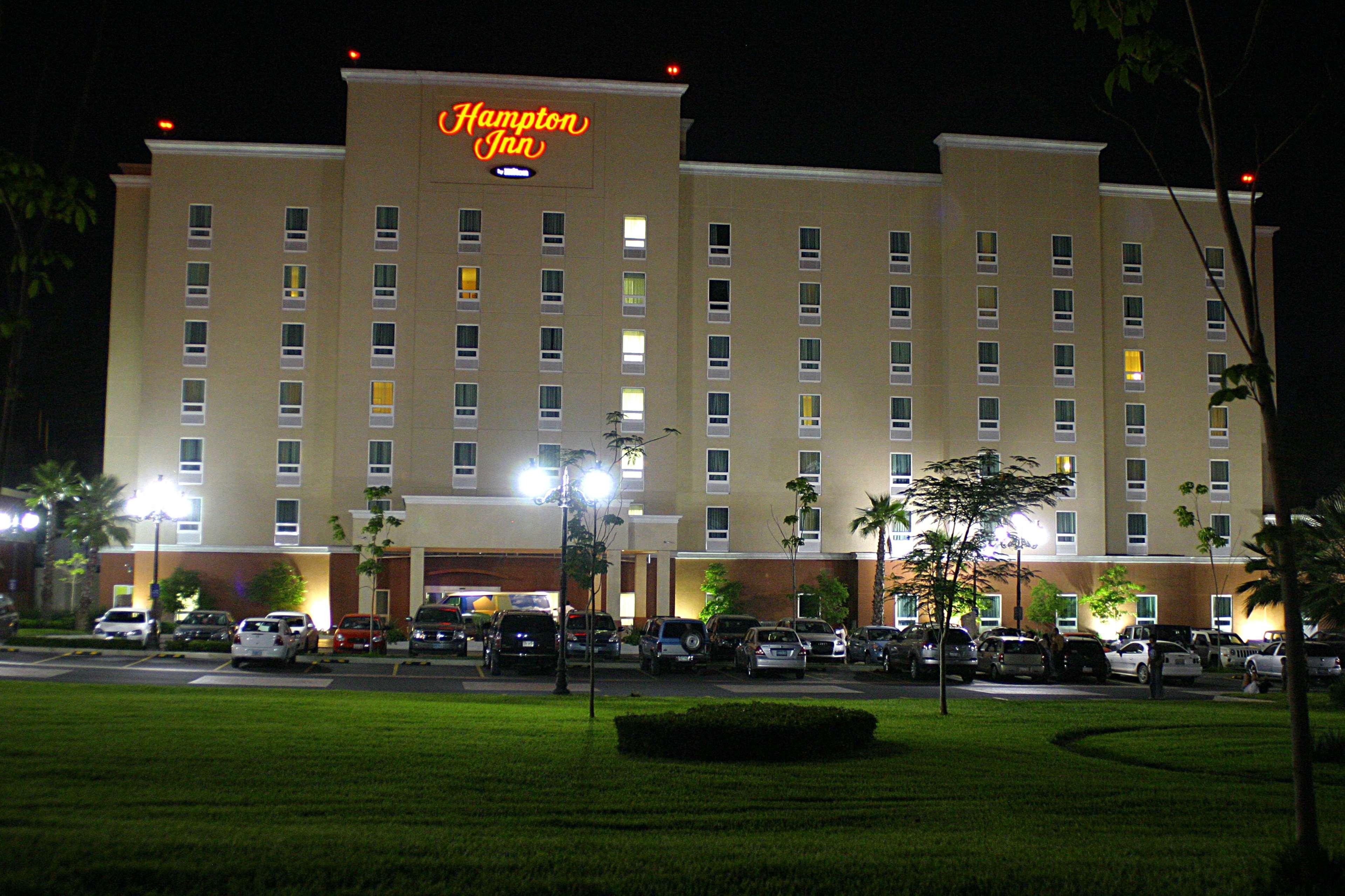 Hampton Inn By Hilton Guadalajara-Aeropuerto Las Pintas Ngoại thất bức ảnh