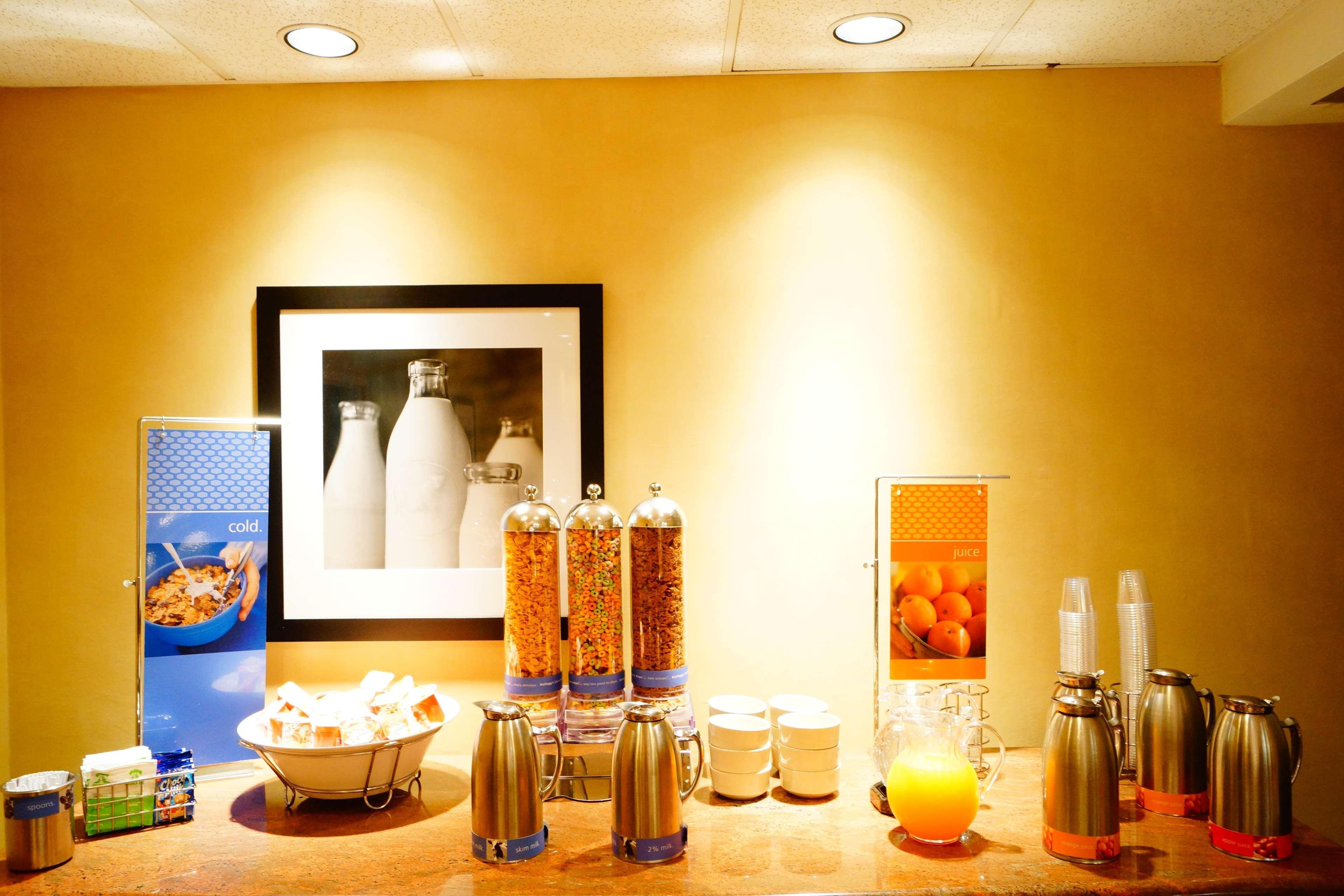 Hampton Inn By Hilton Guadalajara-Aeropuerto Las Pintas Ngoại thất bức ảnh