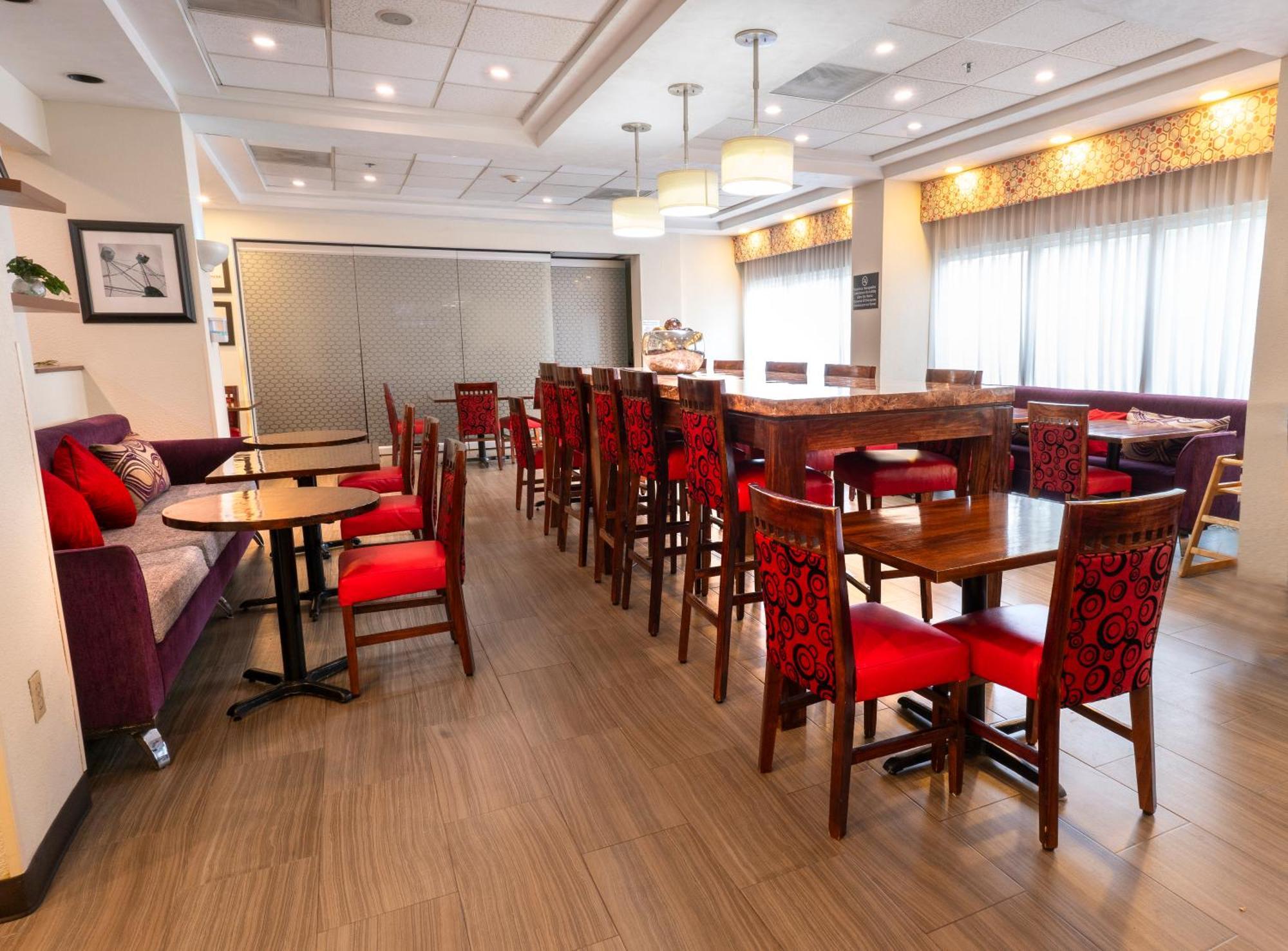 Hampton Inn By Hilton Guadalajara-Aeropuerto Las Pintas Ngoại thất bức ảnh