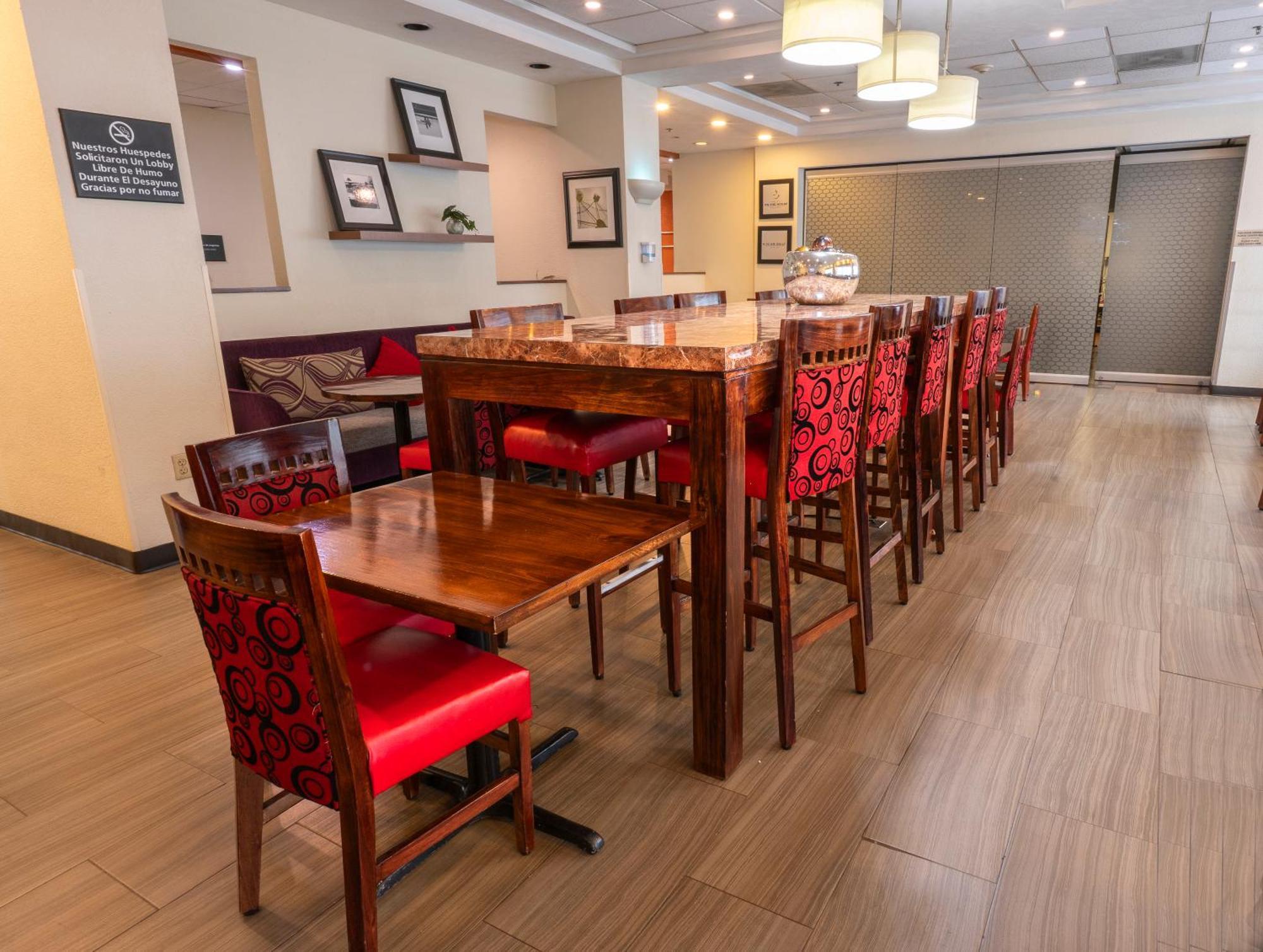 Hampton Inn By Hilton Guadalajara-Aeropuerto Las Pintas Ngoại thất bức ảnh