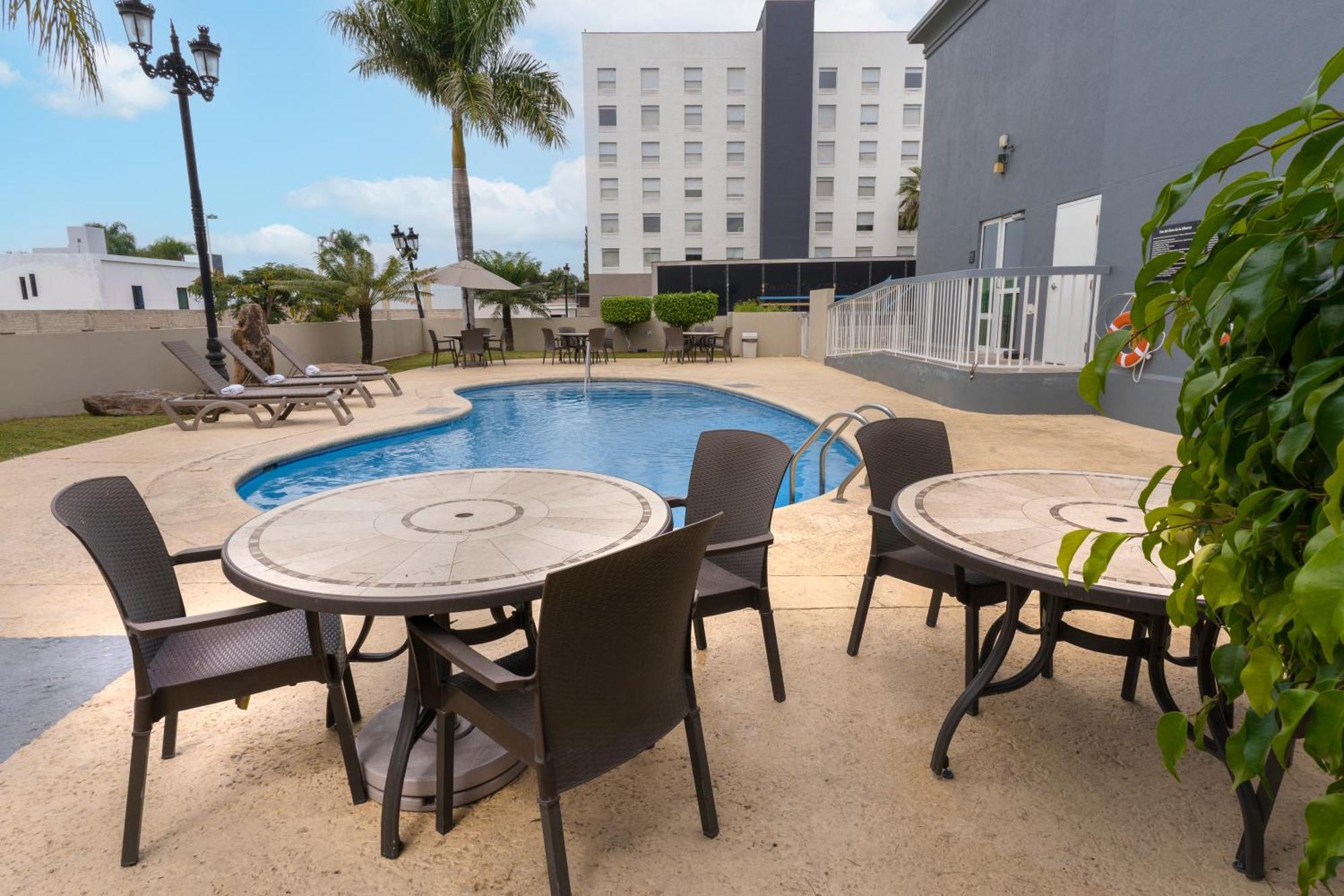 Hampton Inn By Hilton Guadalajara-Aeropuerto Las Pintas Ngoại thất bức ảnh