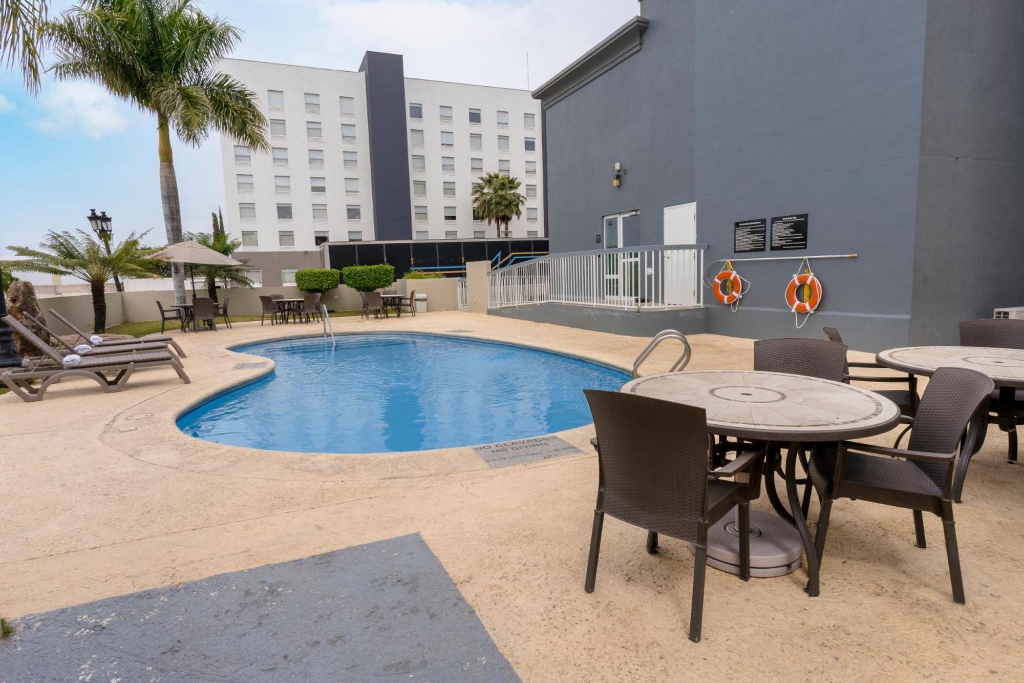 Hampton Inn By Hilton Guadalajara-Aeropuerto Las Pintas Ngoại thất bức ảnh