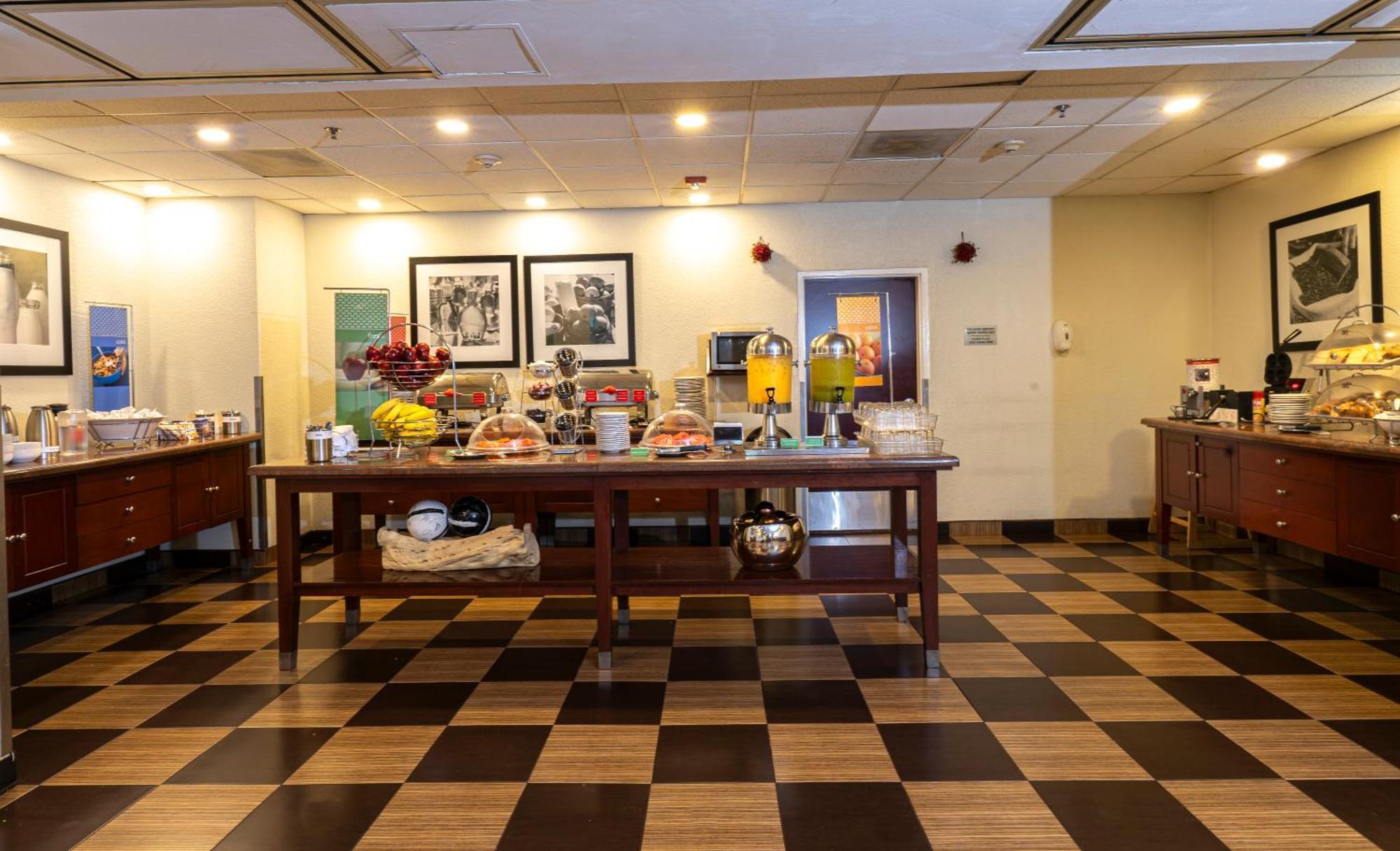 Hampton Inn By Hilton Guadalajara-Aeropuerto Las Pintas Ngoại thất bức ảnh