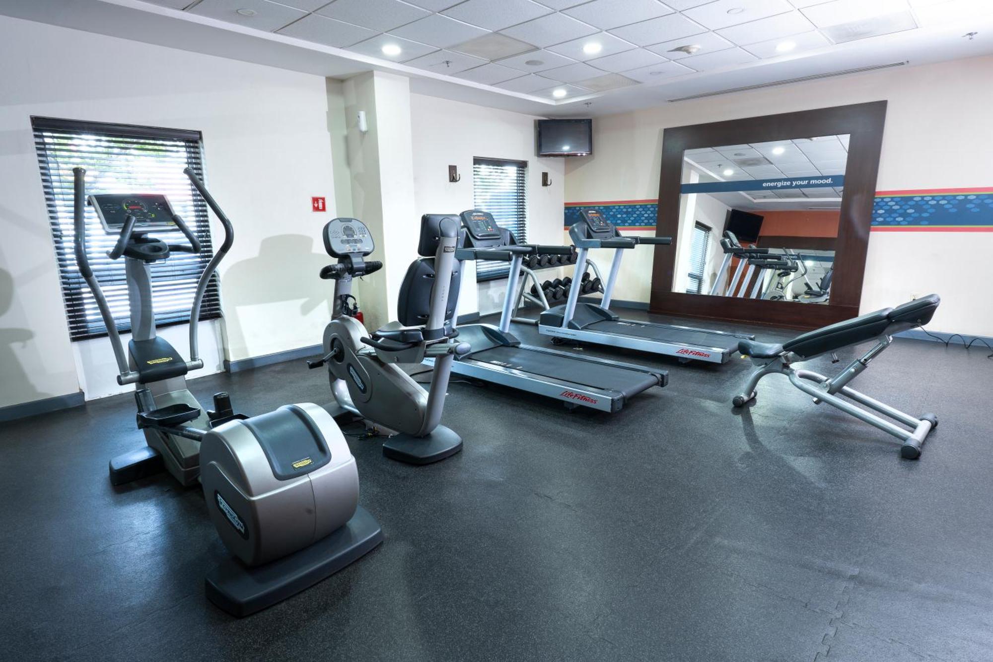 Hampton Inn By Hilton Guadalajara-Aeropuerto Las Pintas Ngoại thất bức ảnh