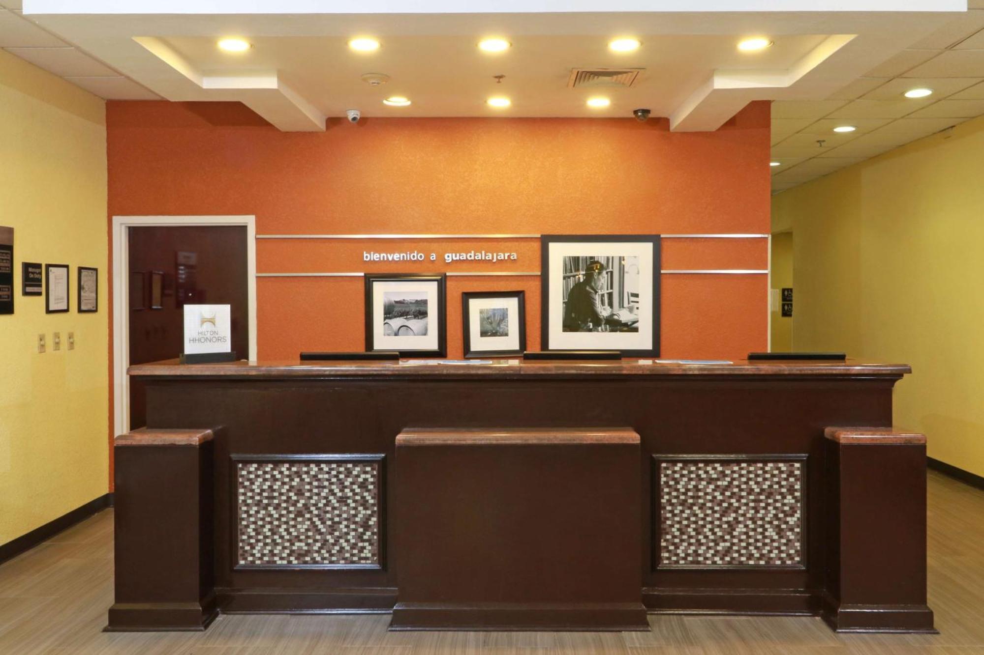 Hampton Inn By Hilton Guadalajara-Aeropuerto Las Pintas Ngoại thất bức ảnh